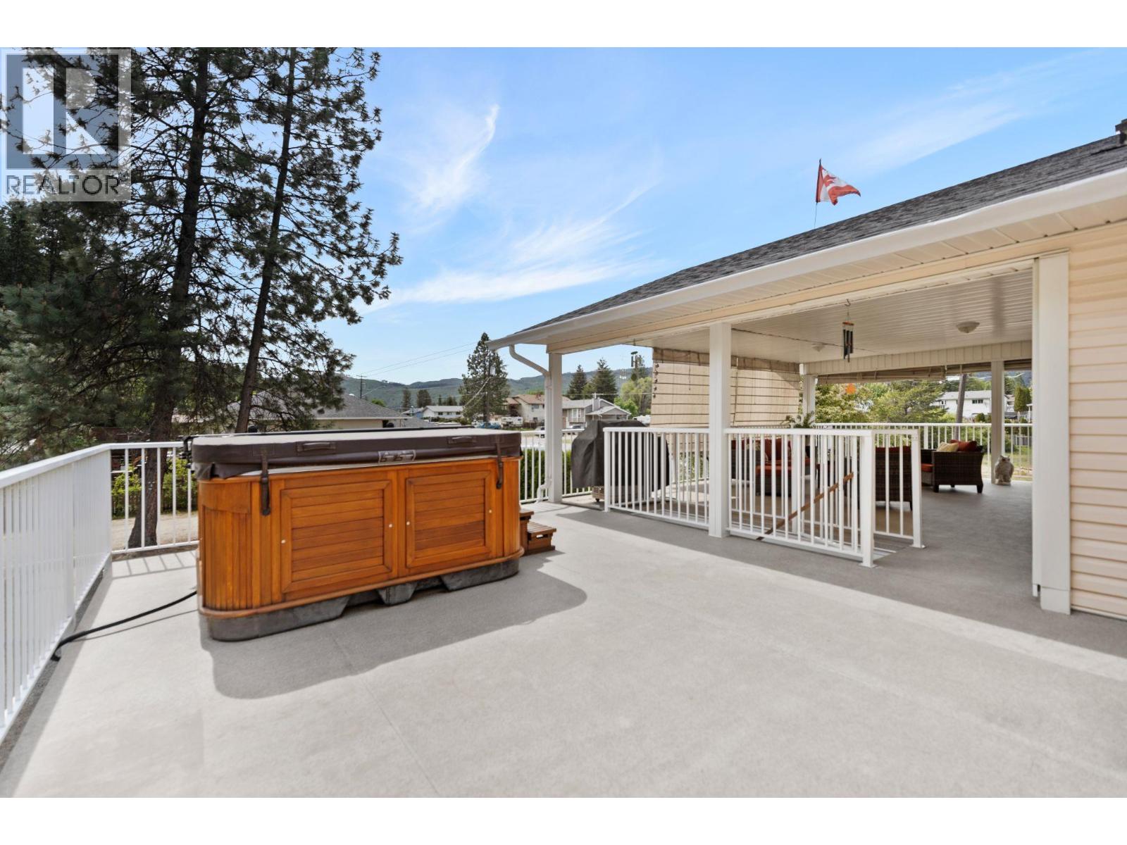 4728 Birch Lane NE, Barriere