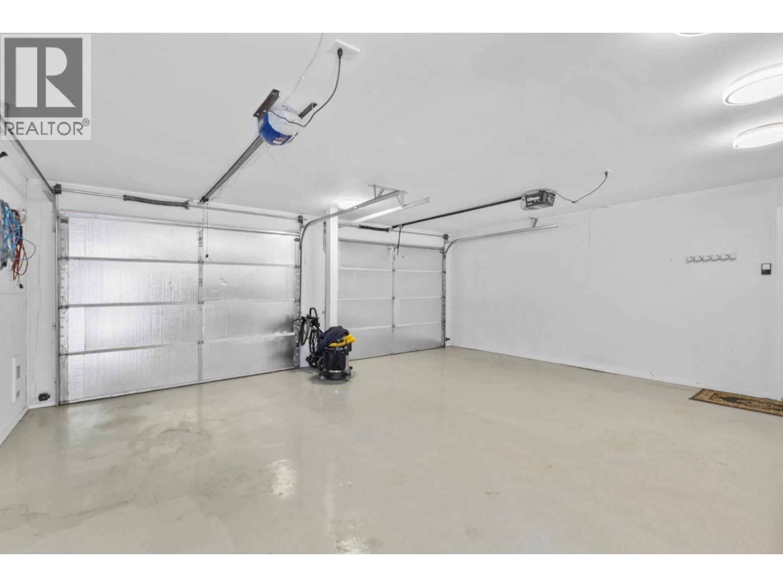 4728 Birch Lane NE, Barriere