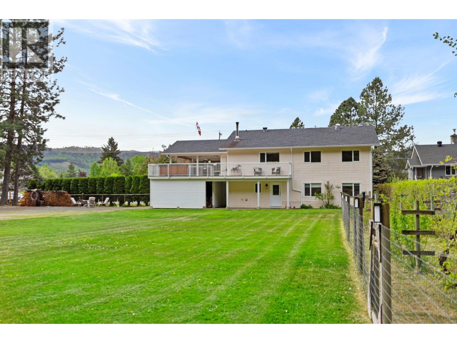 4728 Birch Lane NE, Barriere