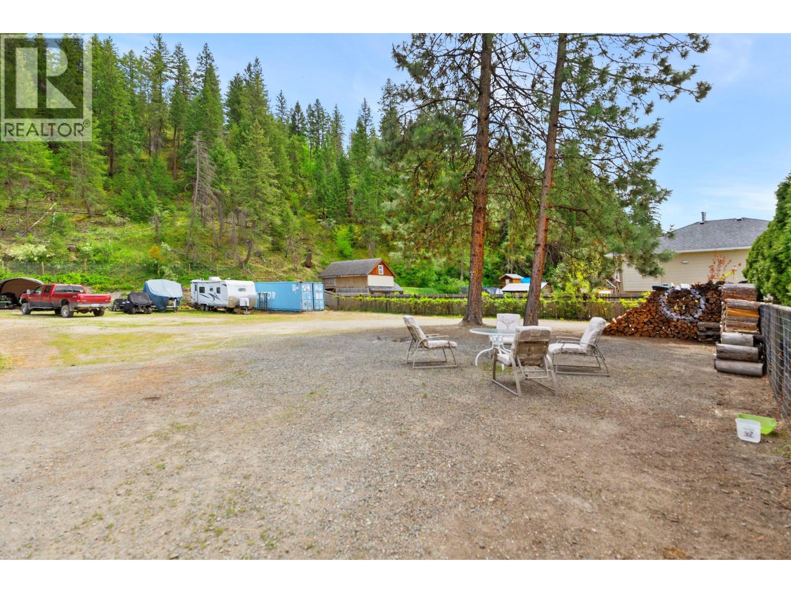 4728 Birch Lane NE, Barriere