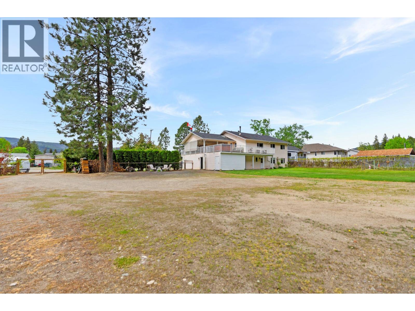 4728 Birch Lane NE, Barriere