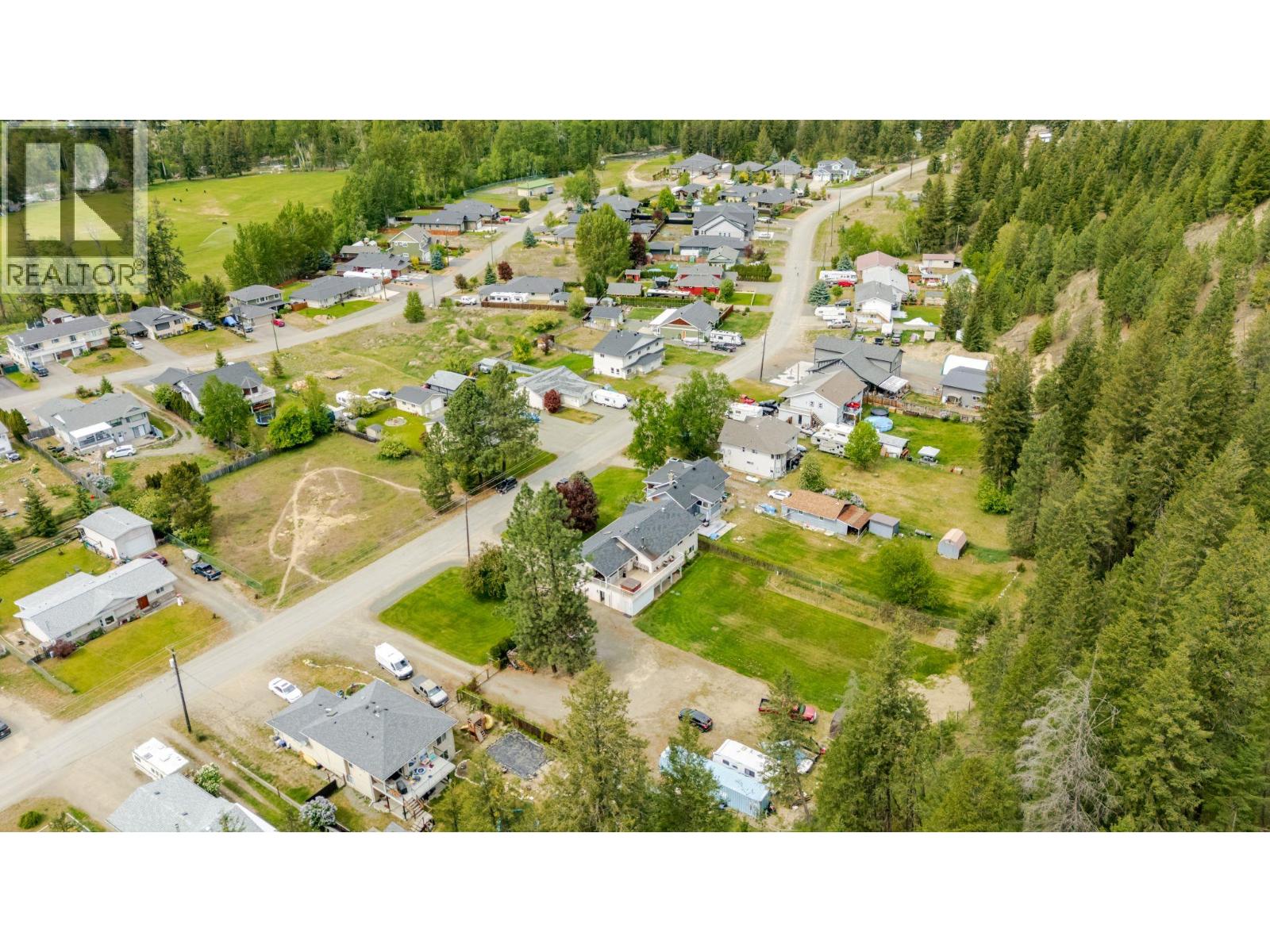 4728 Birch Lane NE, Barriere