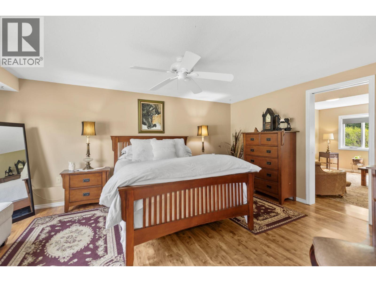 4728 Birch Lane NE, Barriere