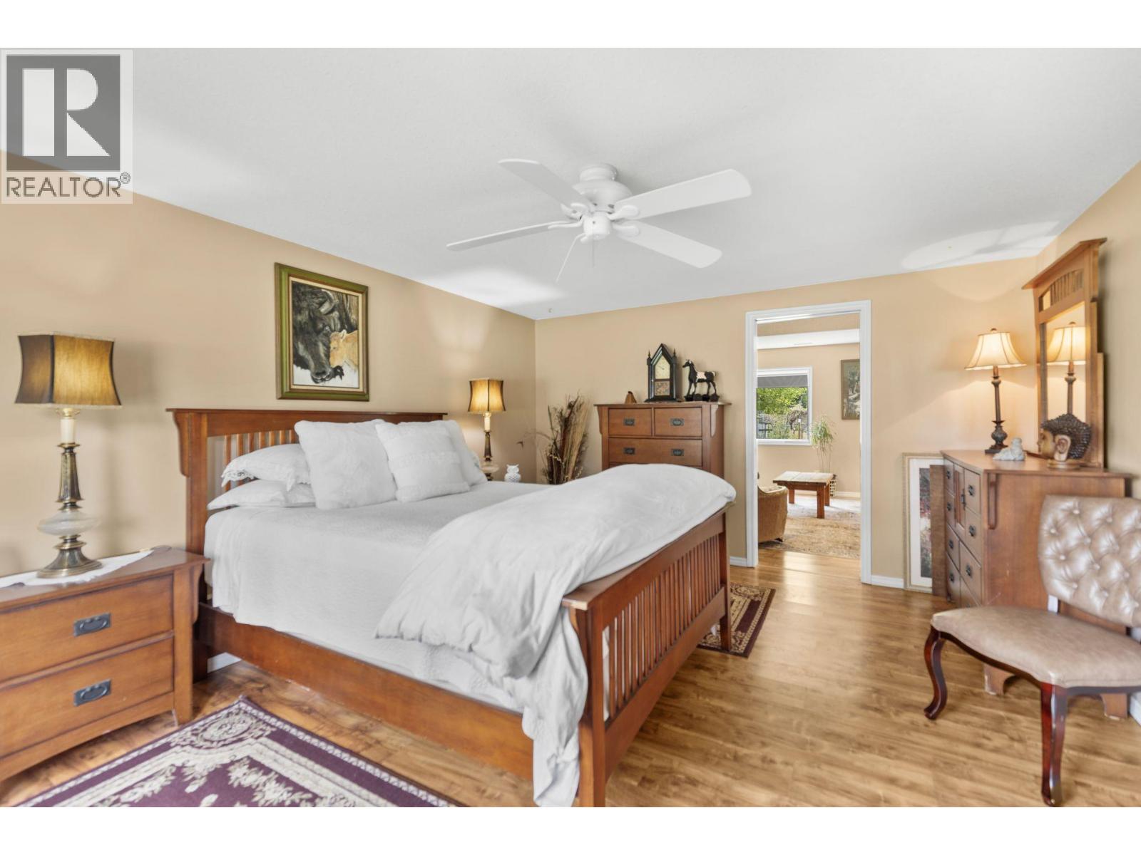 4728 Birch Lane NE, Barriere