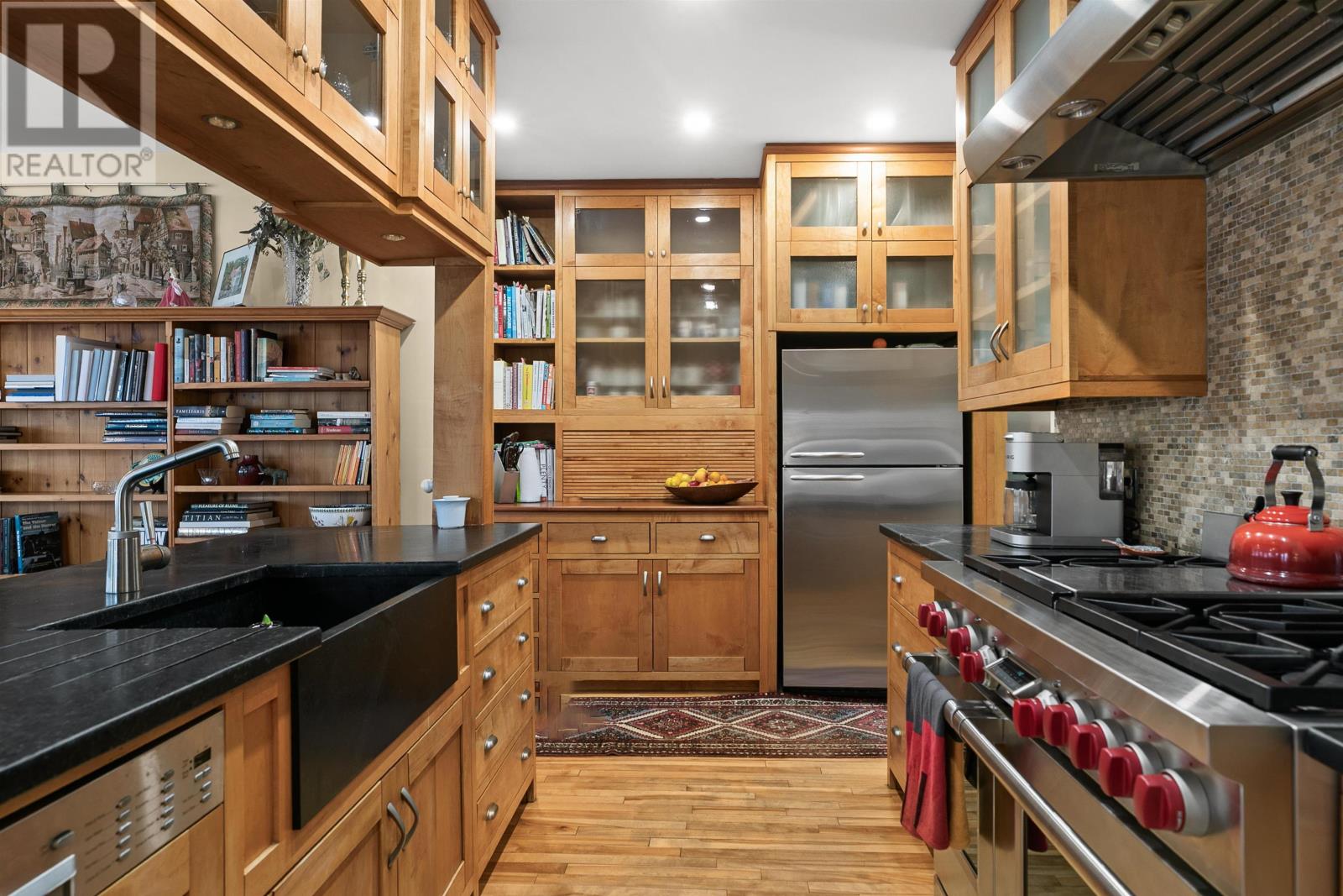 Property 20 of 50 of 1932 Rosebank Avenue