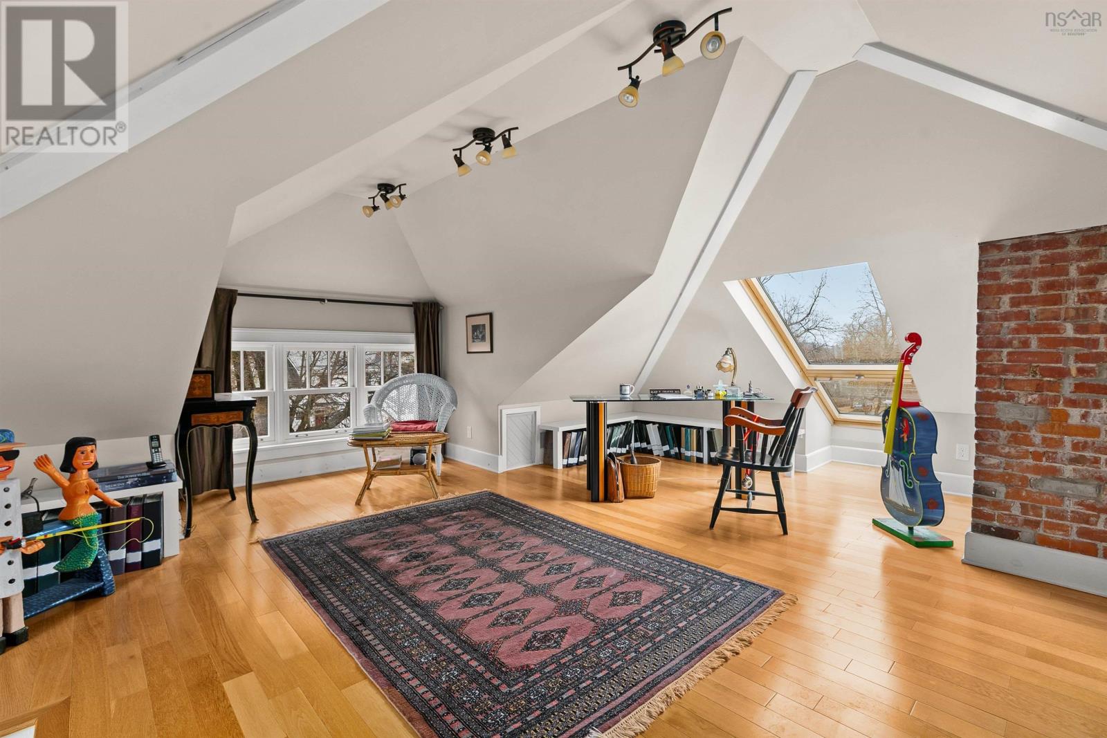 Property 37 of 50 of 1932 Rosebank Avenue