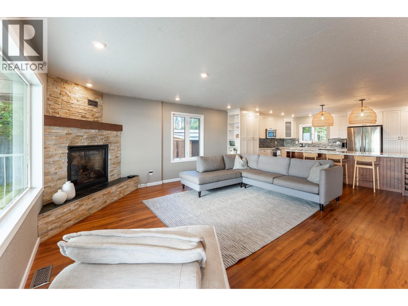 55680 JARDINE LOOP, Cluculz Lake