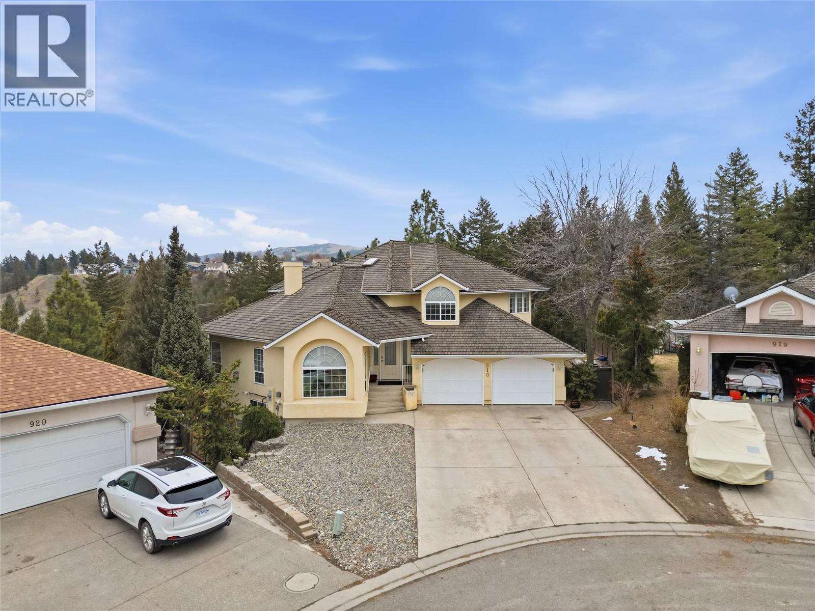 910 HEATHERTON Court, Kamloops