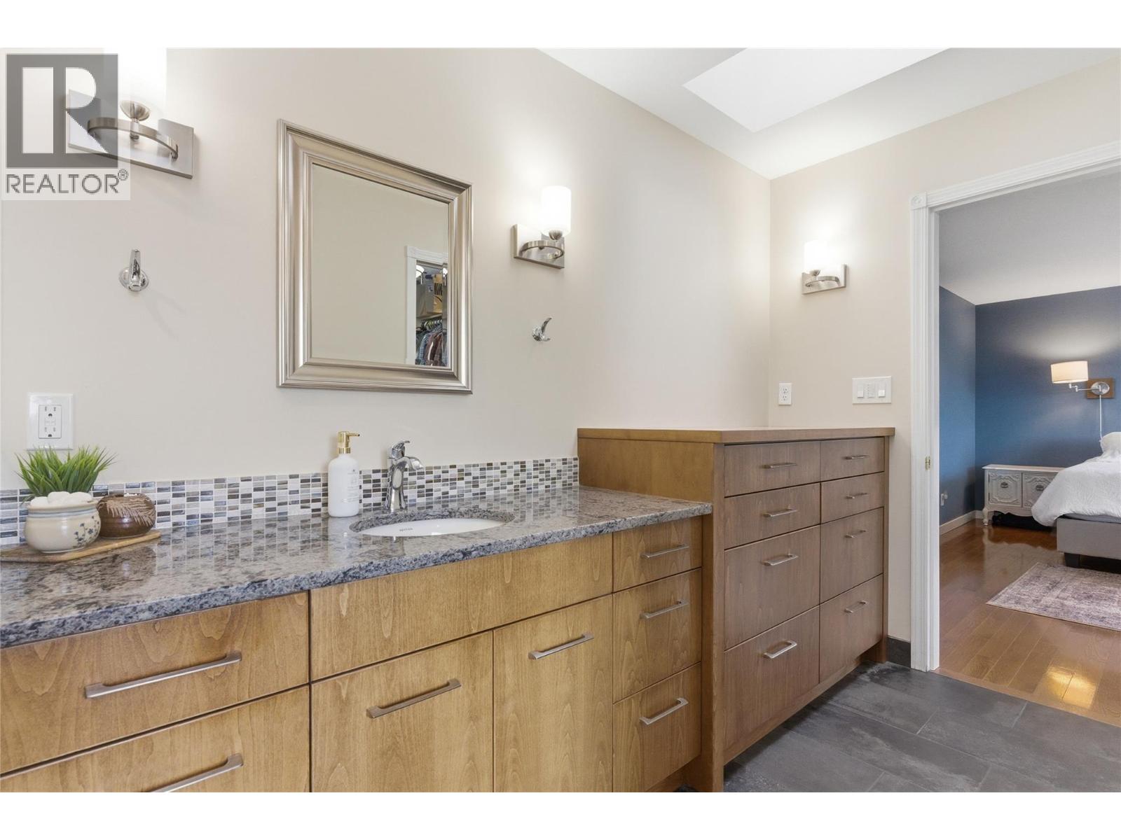 910 HEATHERTON Court, Kamloops