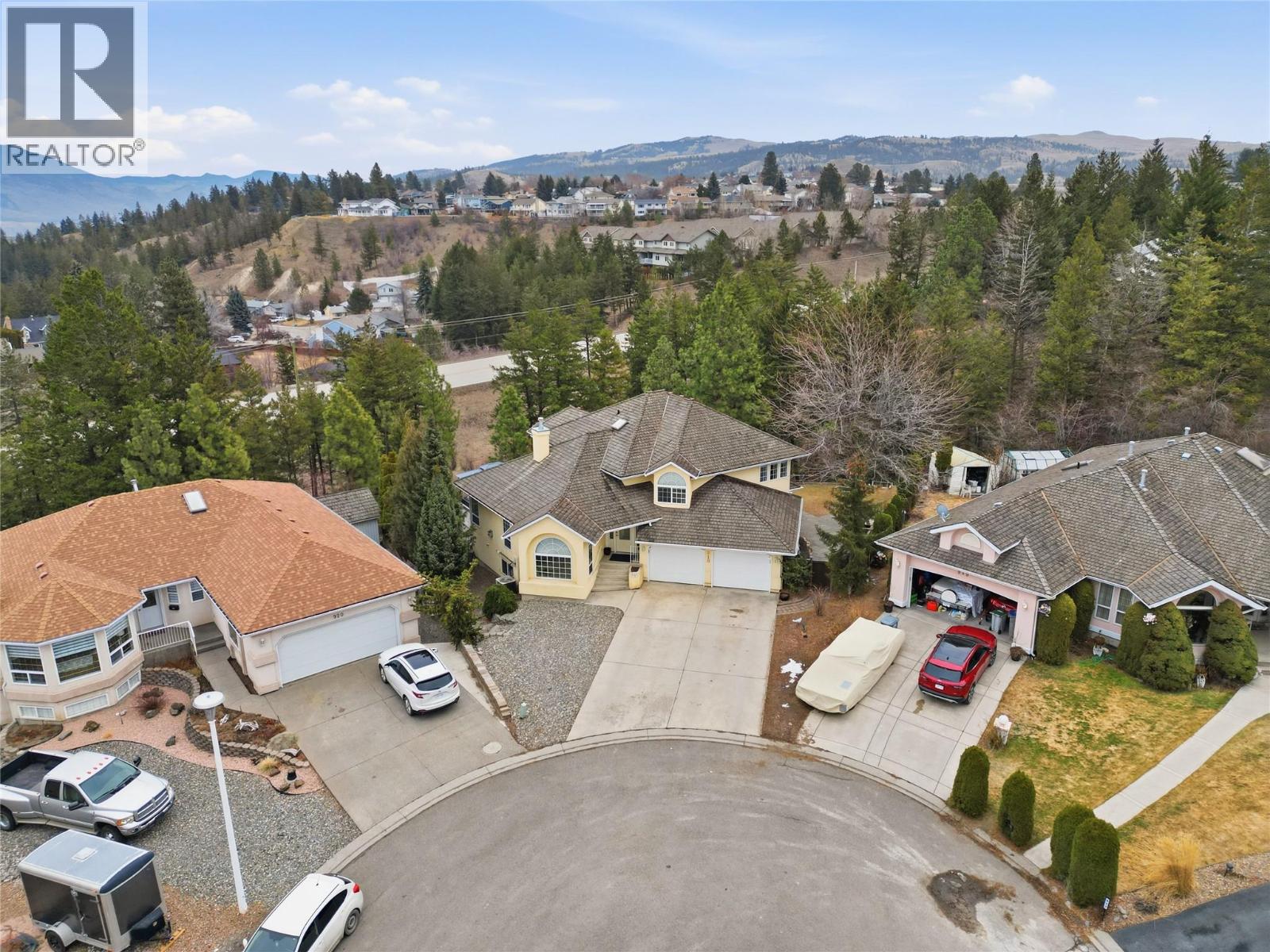 910 HEATHERTON Court, Kamloops