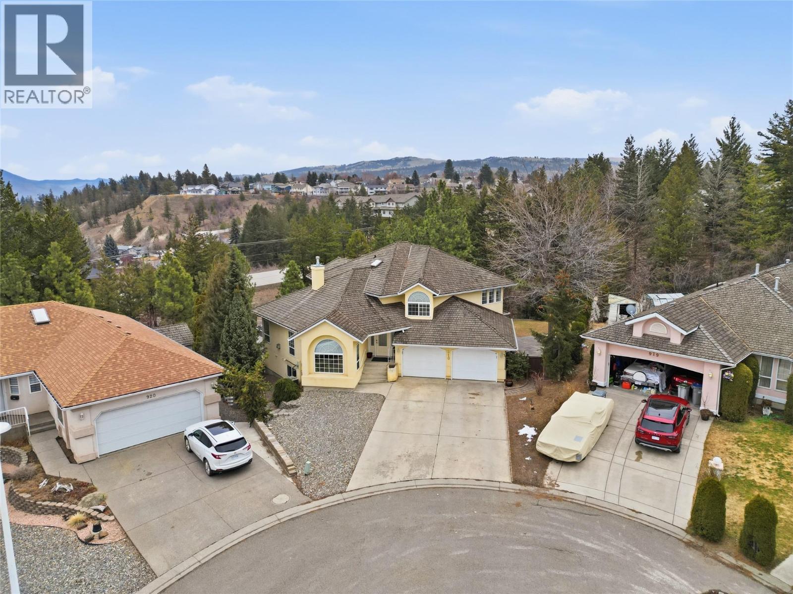 910 HEATHERTON Court, Kamloops