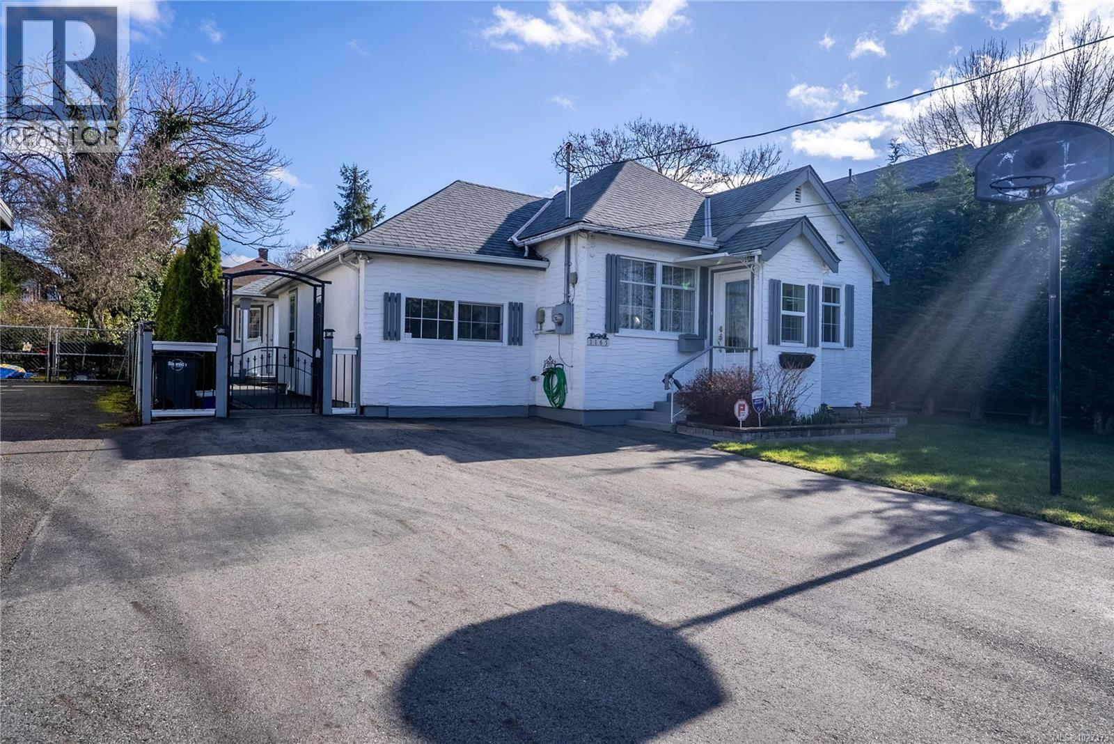  3165 Wascana Street, Saanich