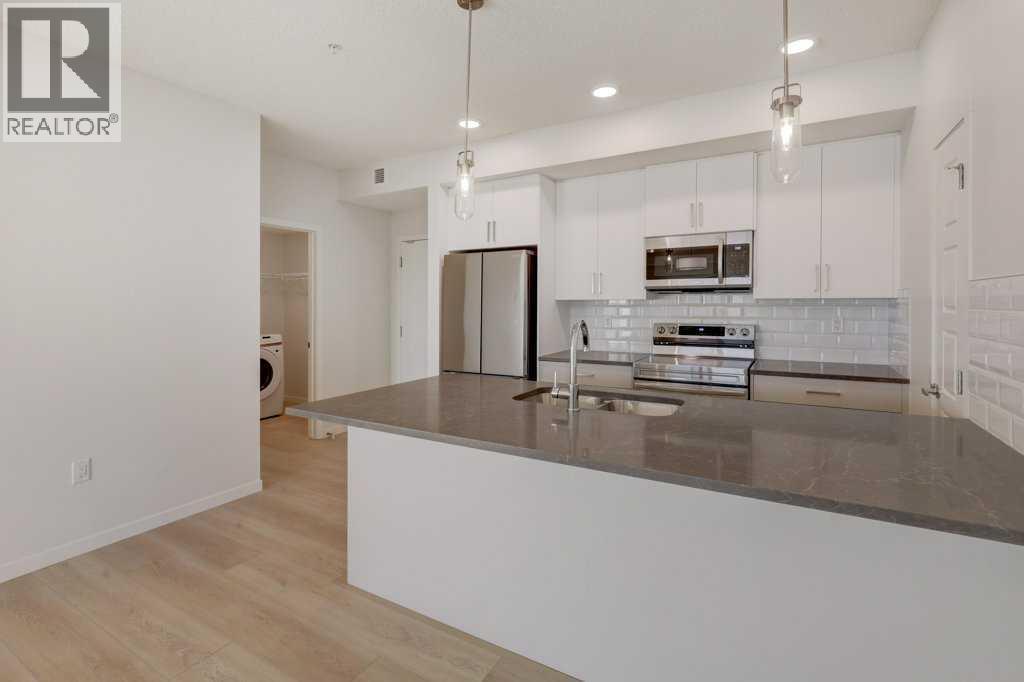 124, 245 Edith Place NW