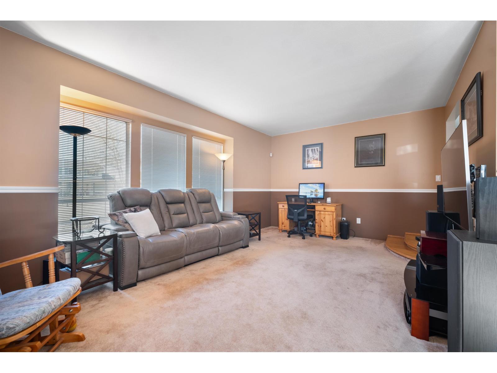 9564 204A STREET, Langley