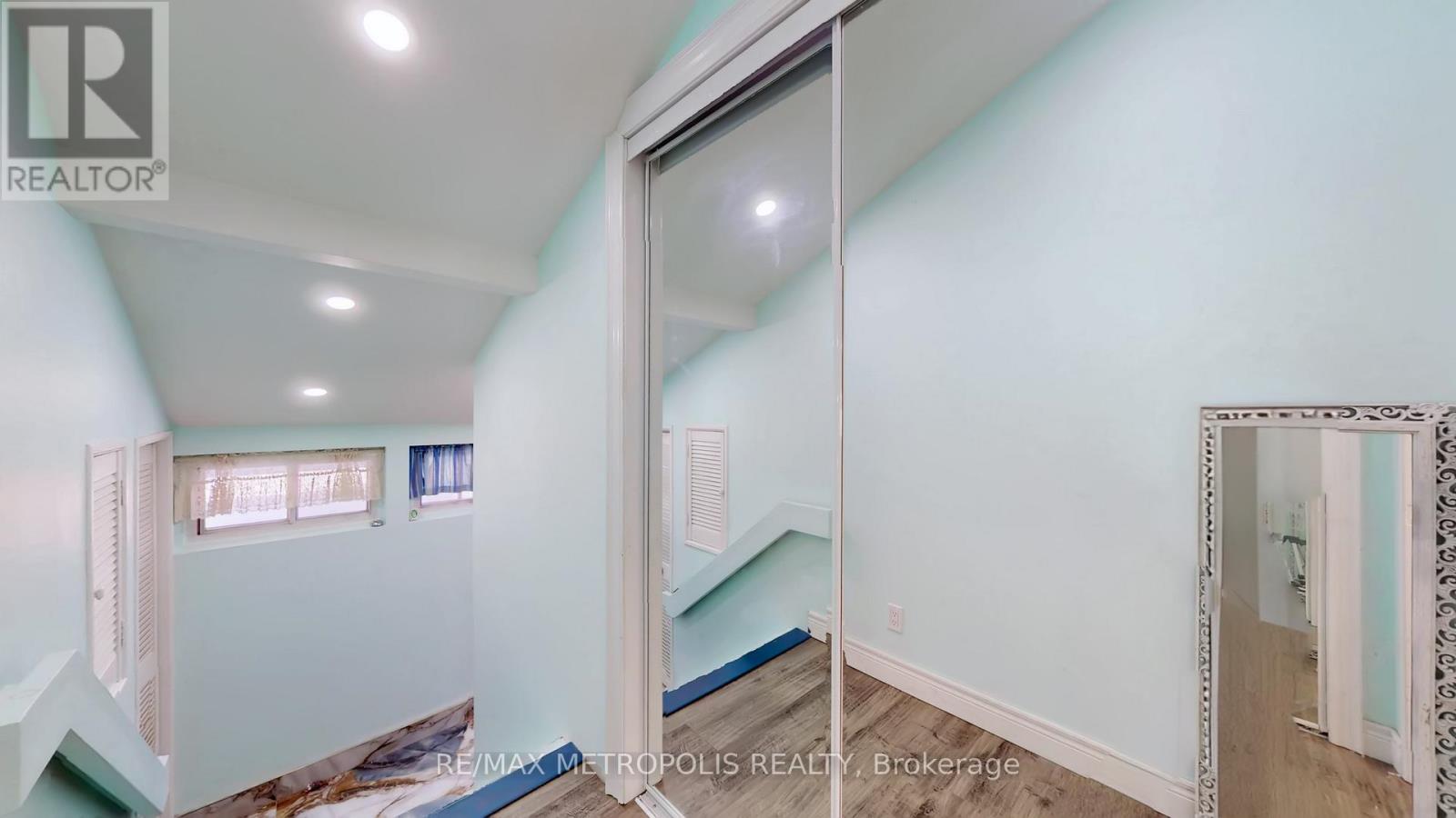10 ARLENE CRESCENT - 16