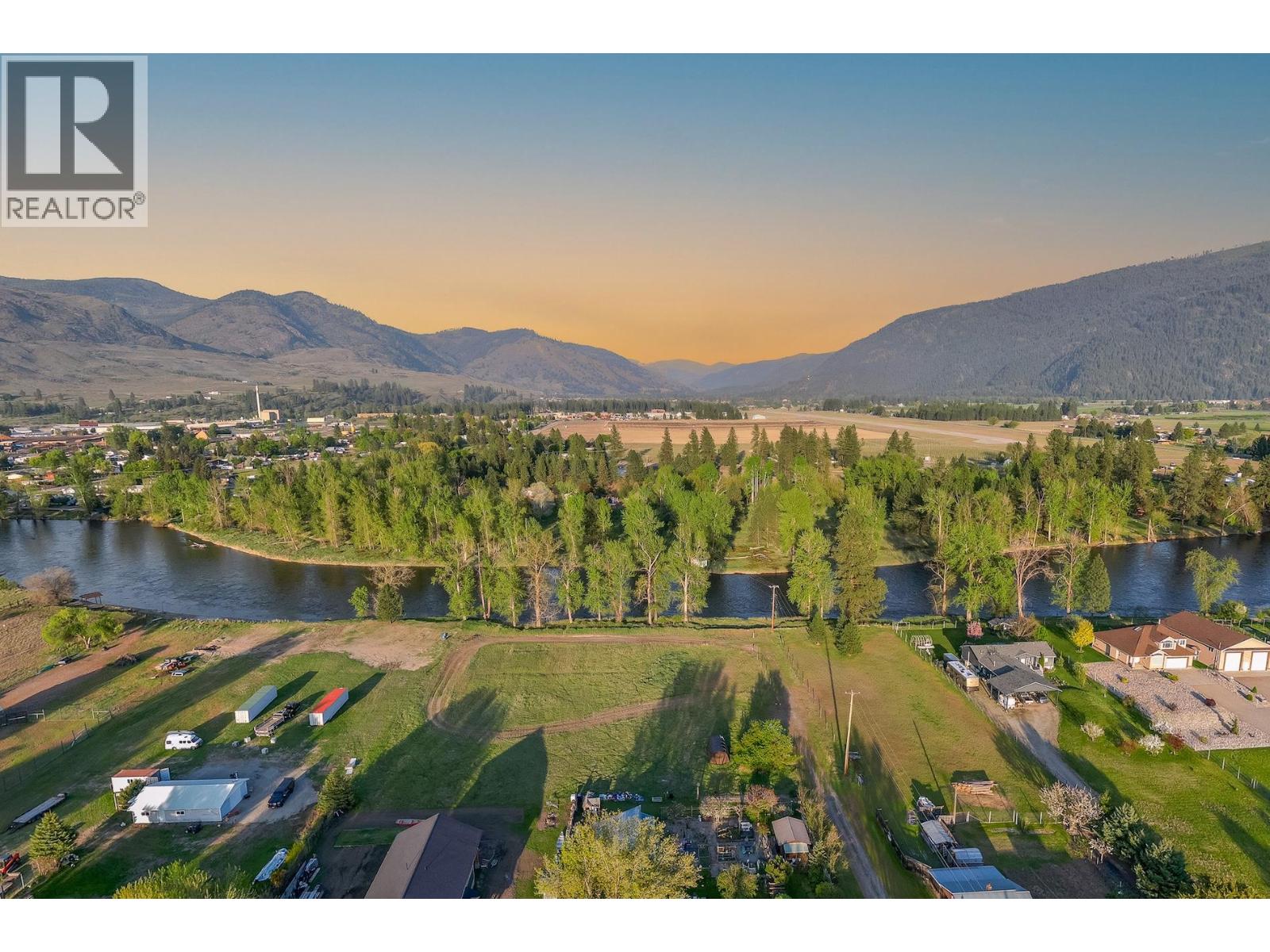 61st Avenue, Grand Forks