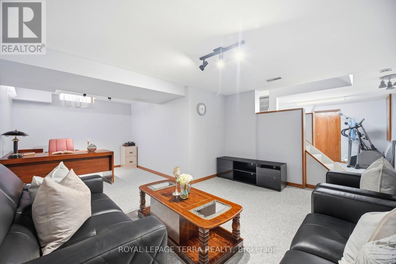 32 BRIDEKIRK PLACE - 39