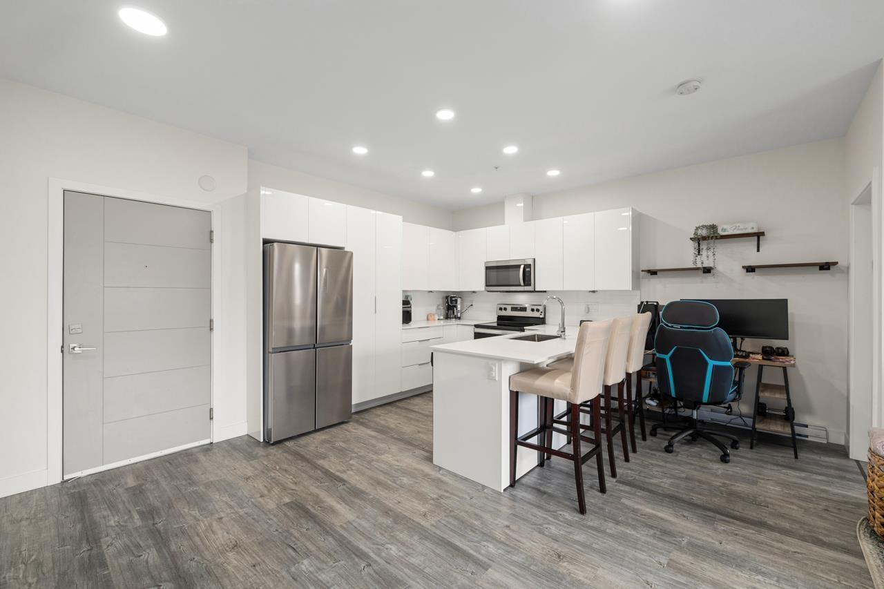 309 9450 ROBSON STREET, Chilliwack Proper West, Chilliwack