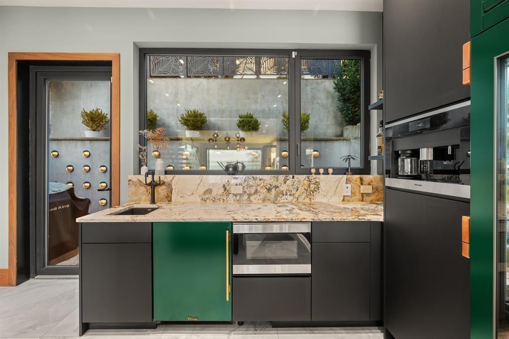 14555 MARINE DRIVE, White Rock