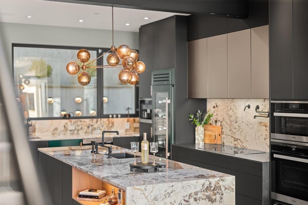 14555 MARINE DRIVE, White Rock