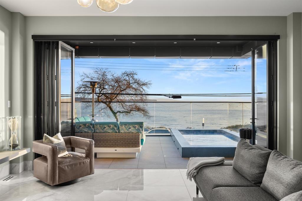 14555 MARINE DRIVE, White Rock