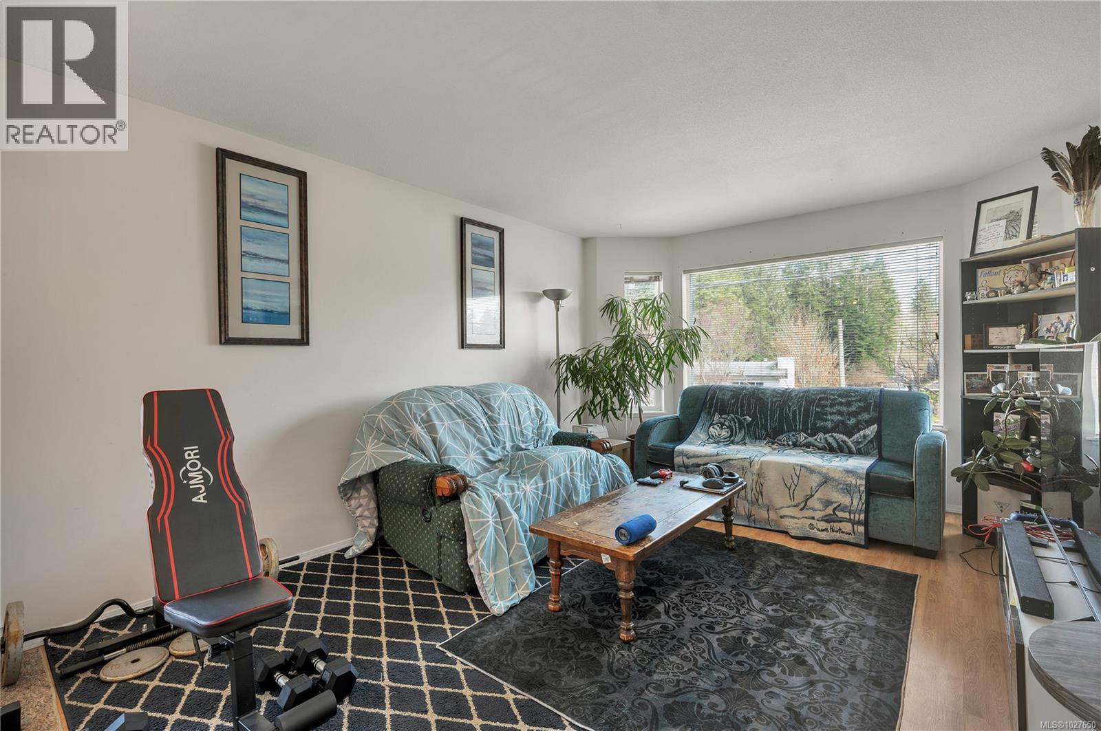 313 HARROGATE RD - 9