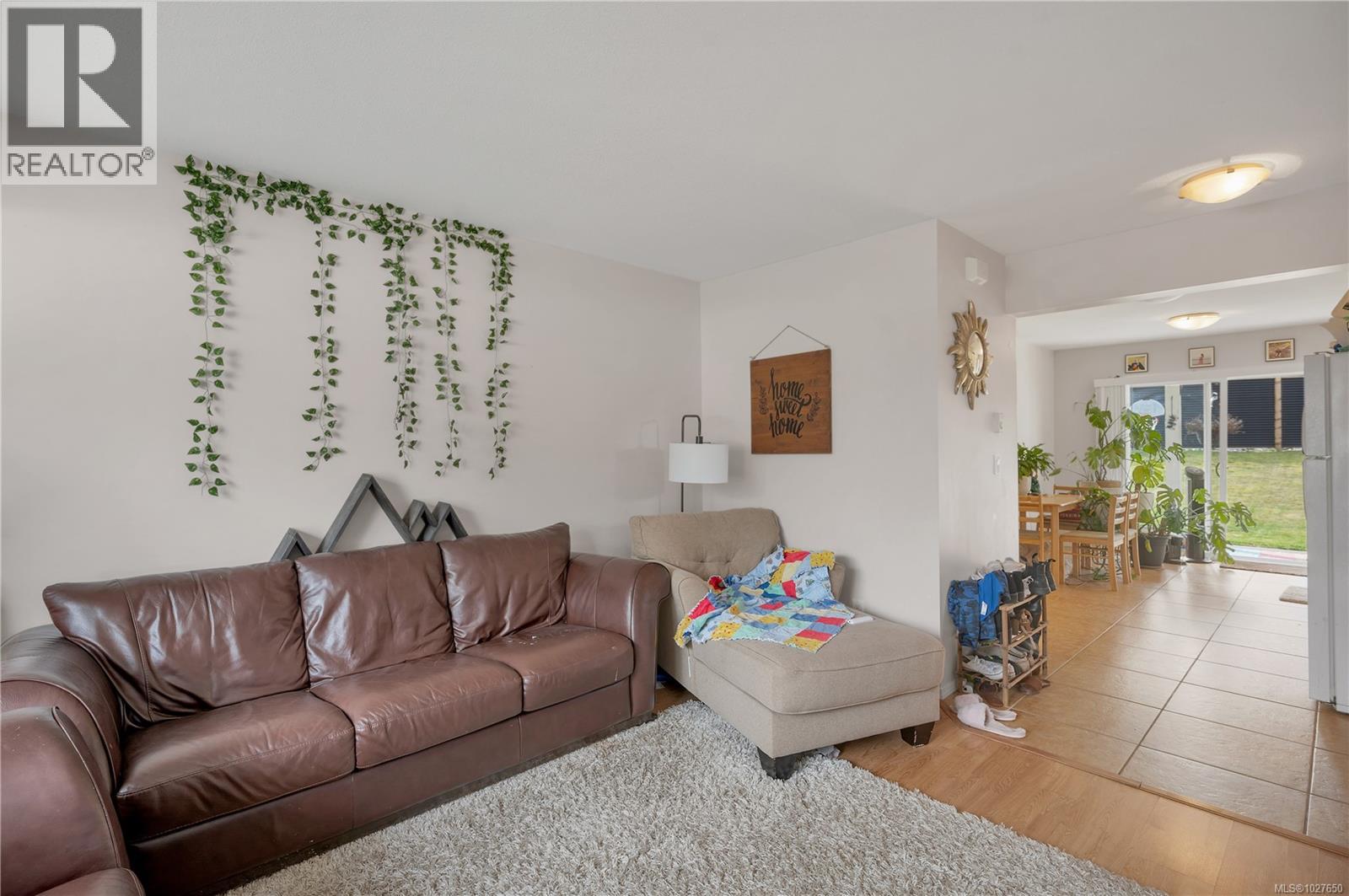 313 HARROGATE RD - 37