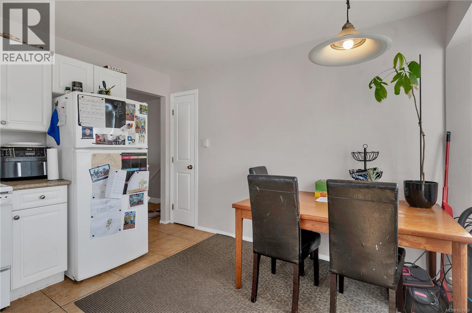 313 HARROGATE RD - 7