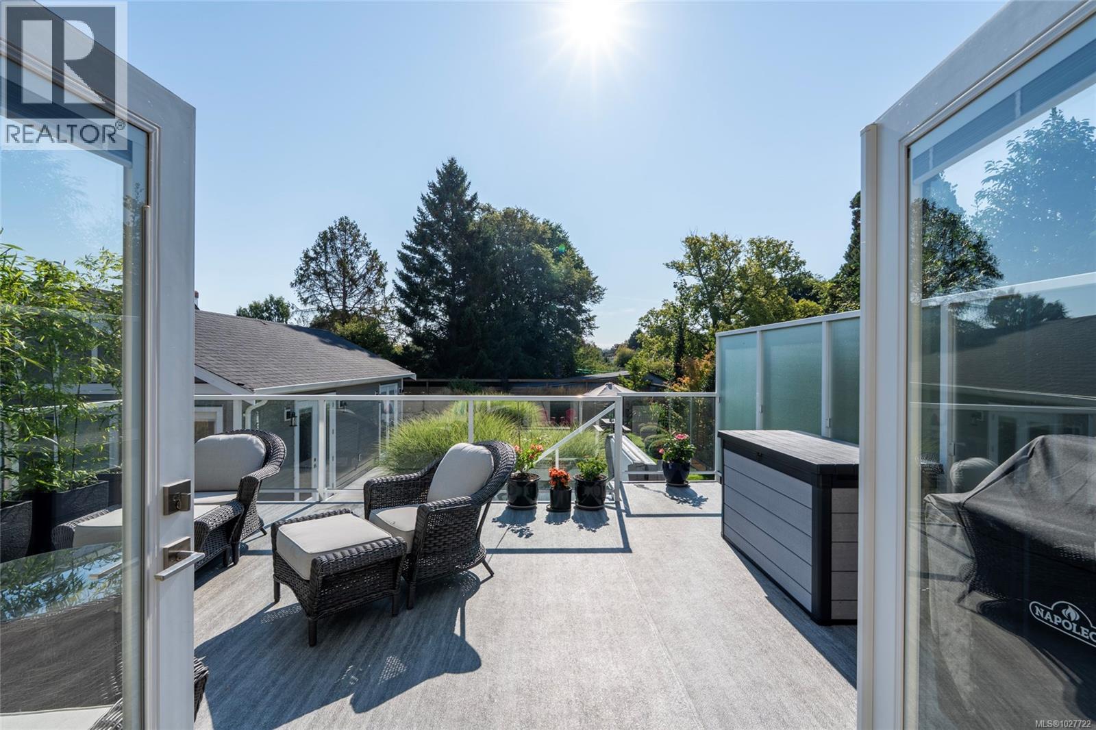  2051 Hampshire Road, Oak Bay