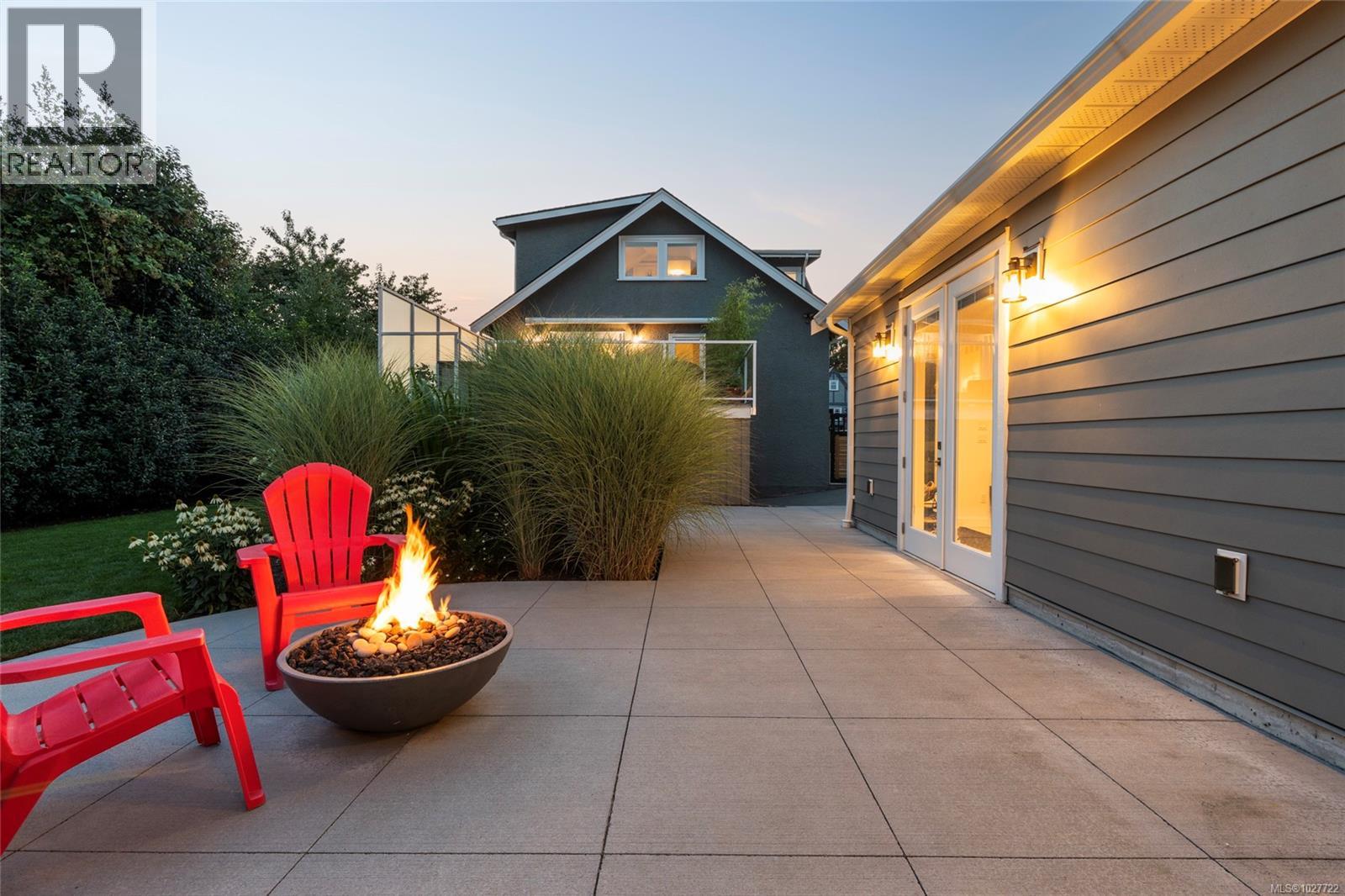  2051 Hampshire Road, Oak Bay