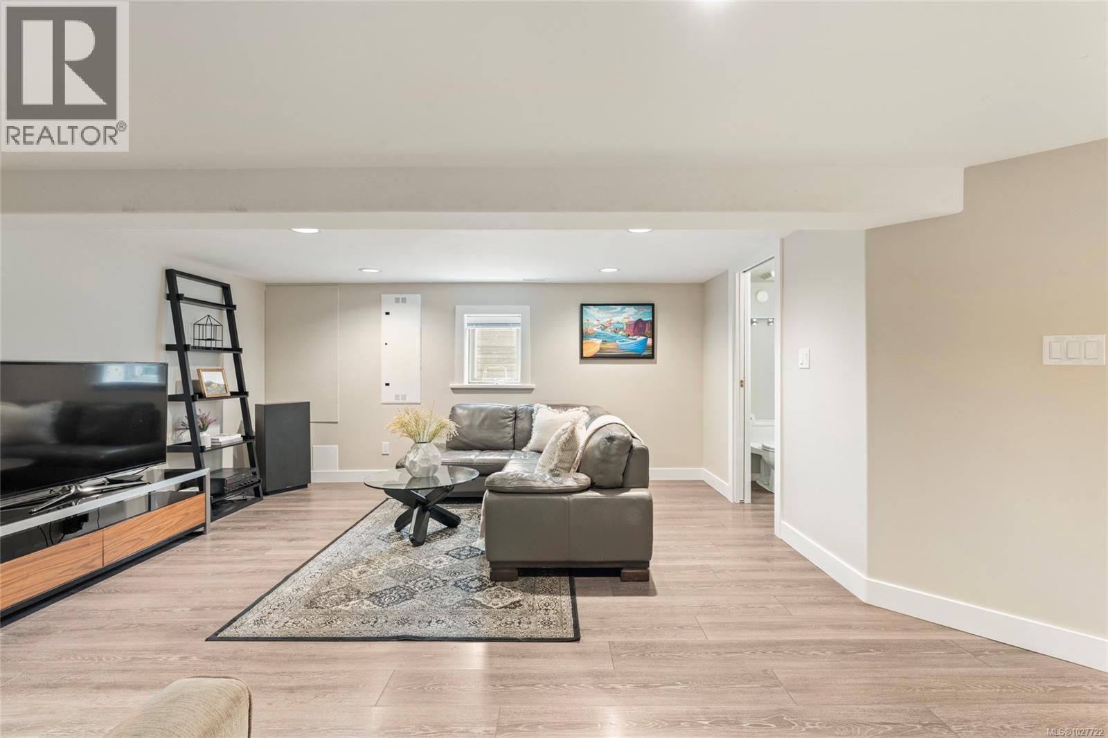  2051 Hampshire Road, Oak Bay