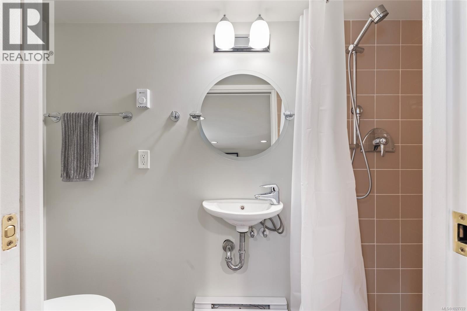  2051 Hampshire Road, Oak Bay