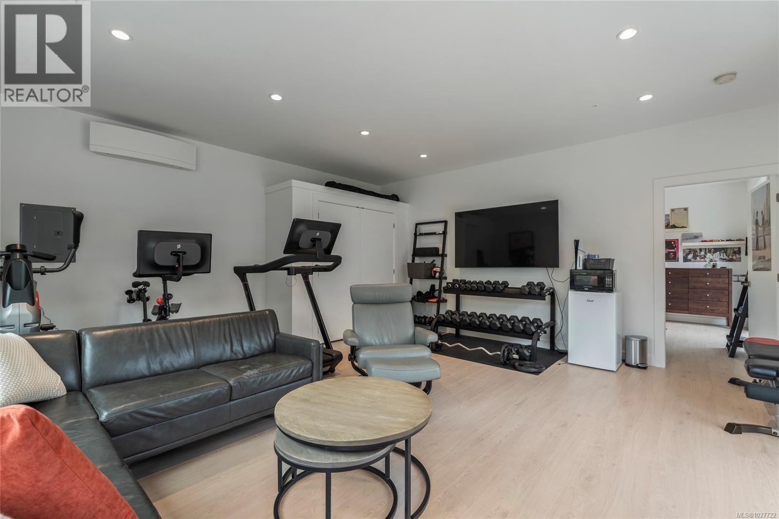  2051 Hampshire Road, Oak Bay