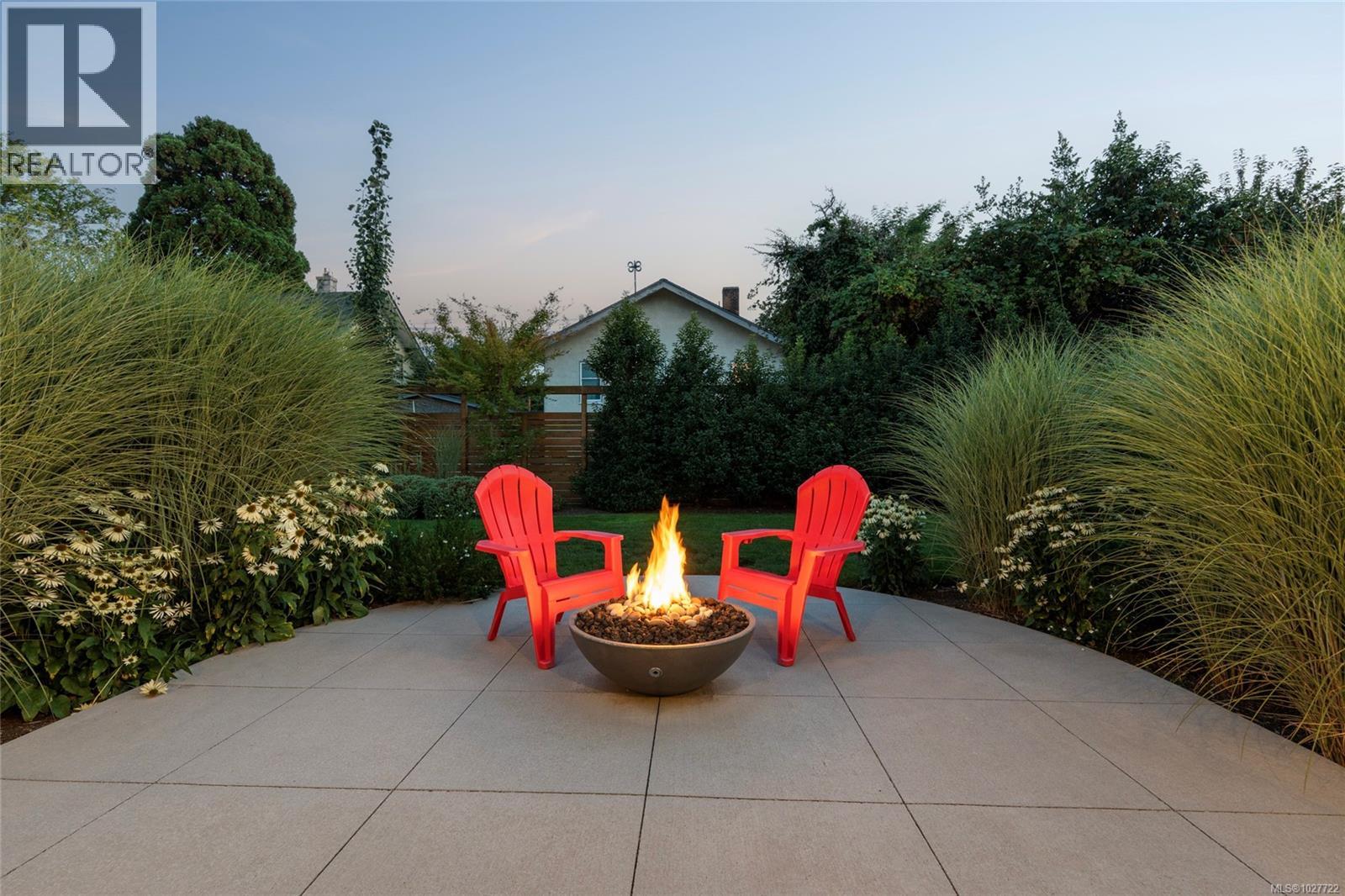  2051 Hampshire Road, Oak Bay