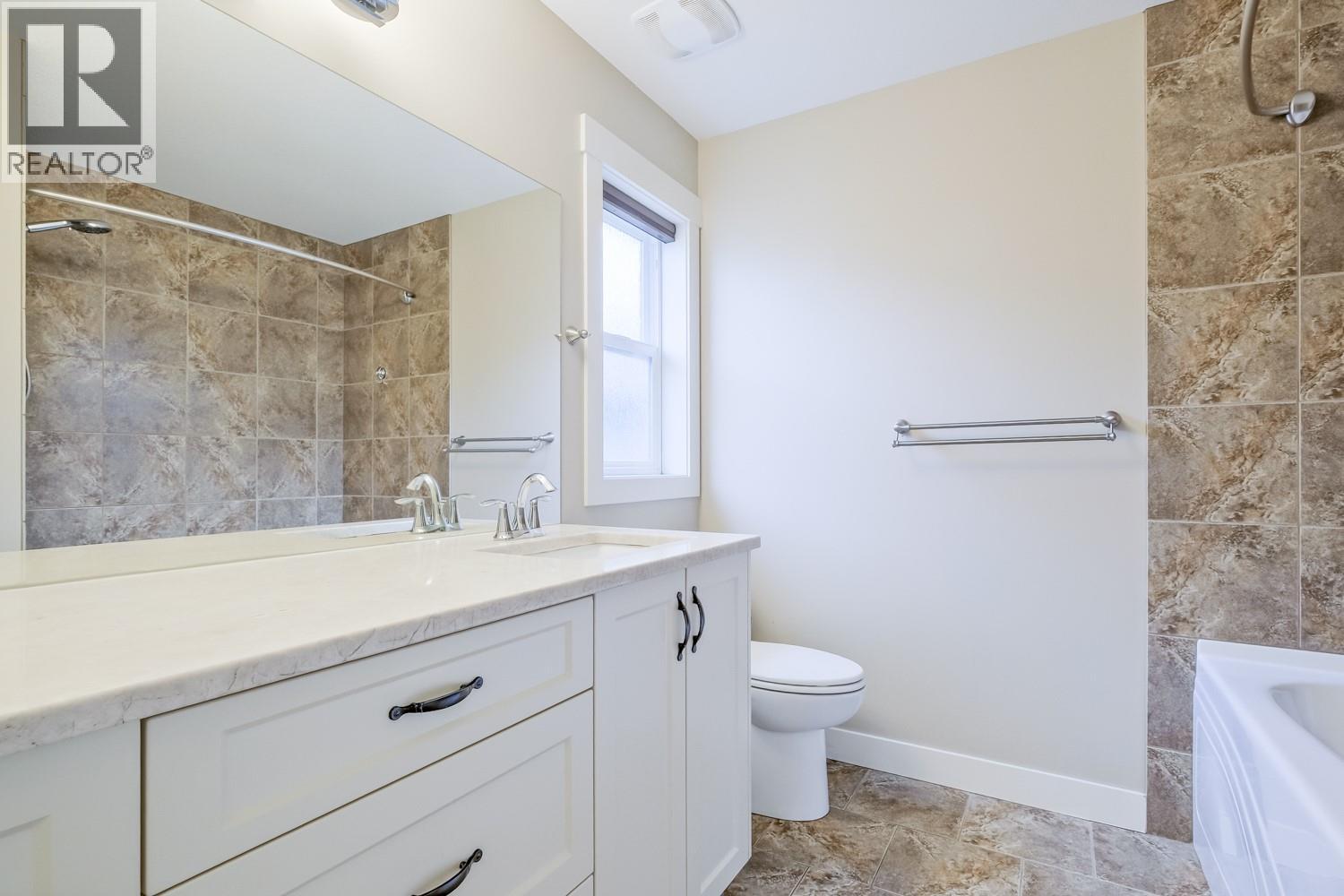 1886 Rosealee Lane, West Kelowna