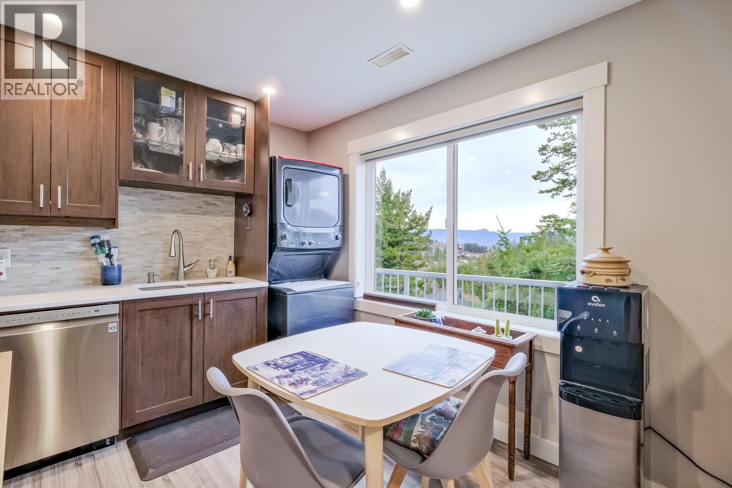 1886 Rosealee Lane, West Kelowna