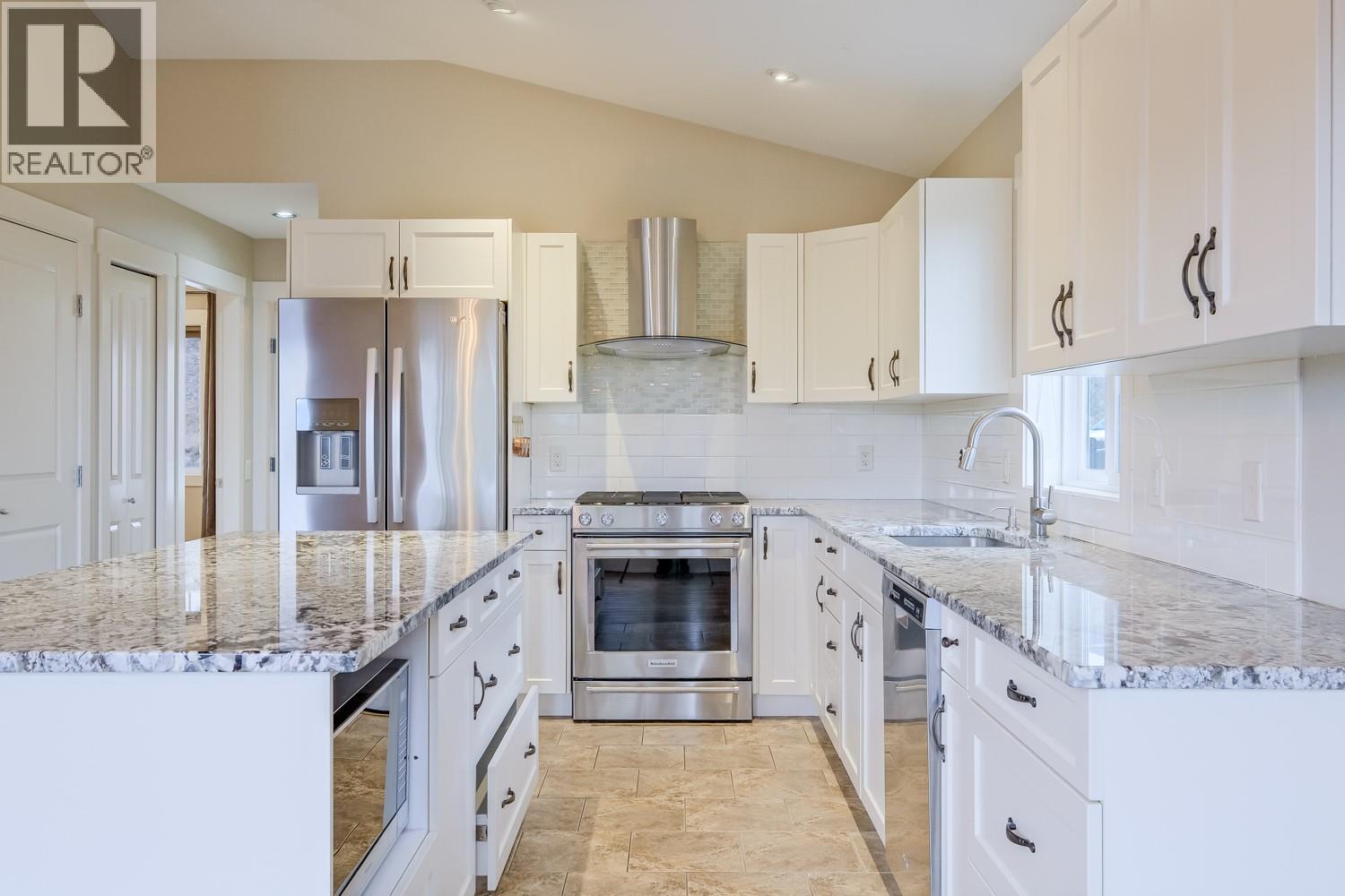 1886 Rosealee Lane, West Kelowna