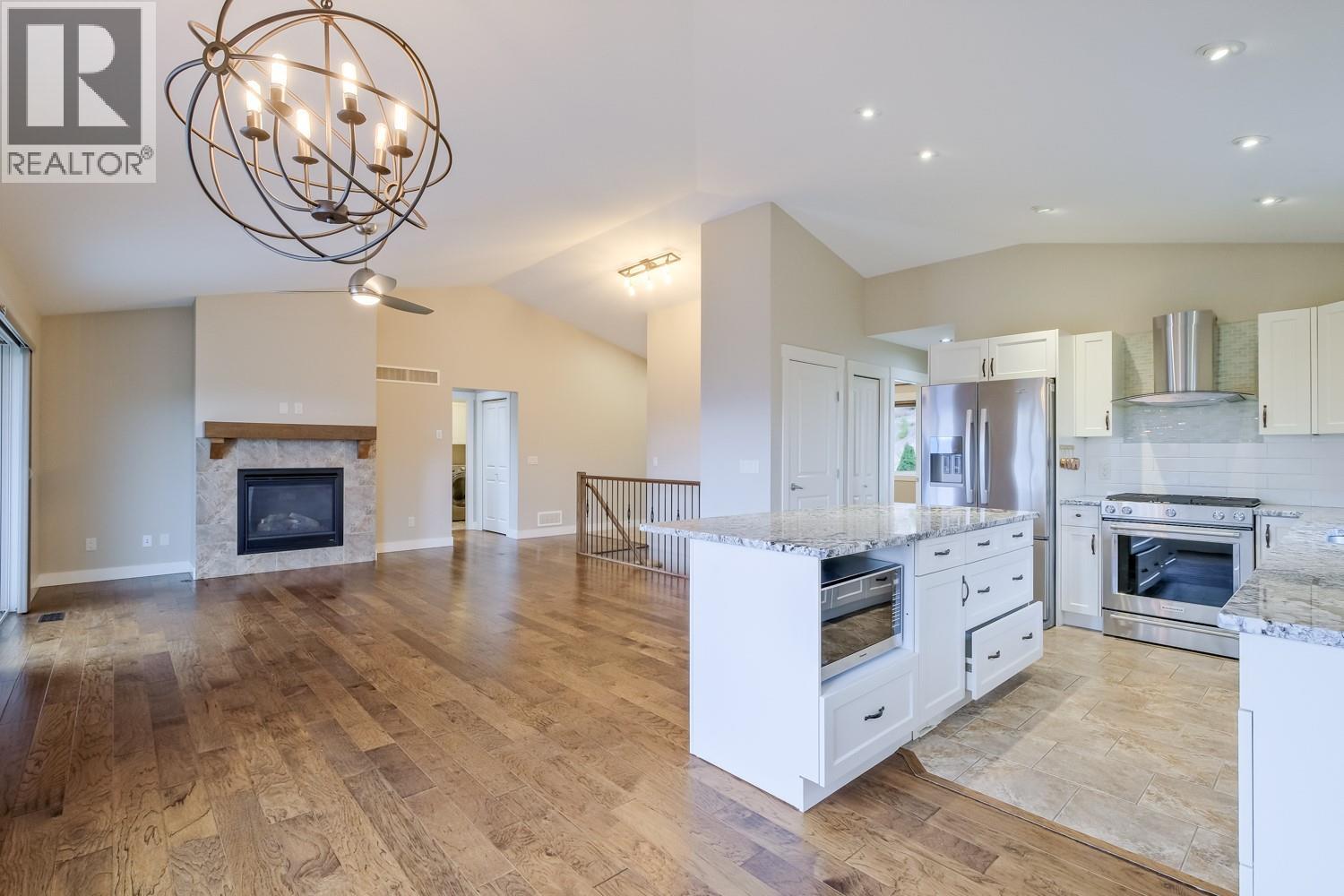 1886 Rosealee Lane, West Kelowna