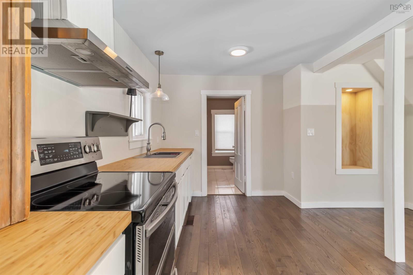 Property 10 of 21 of 7484 Highway 3