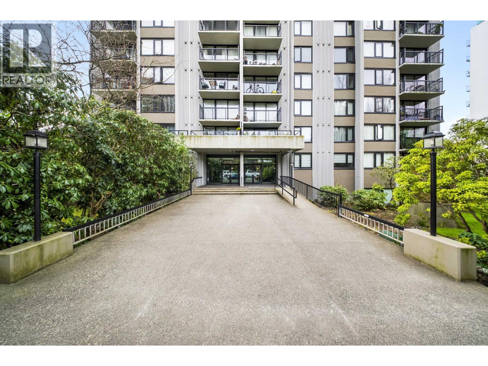 301 1330 HARWOOD Street - photo 2