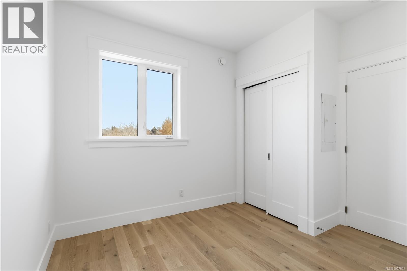 3 1915 Fernwood Road, Victoria