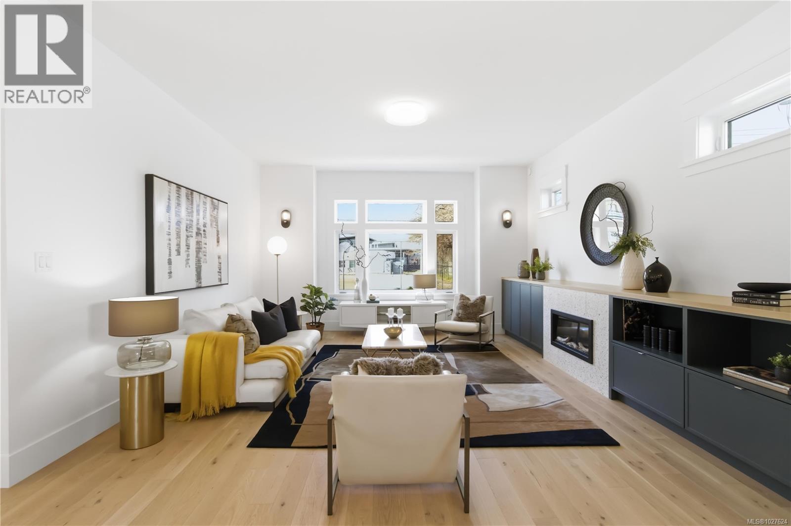 3 1915 Fernwood Road, Victoria