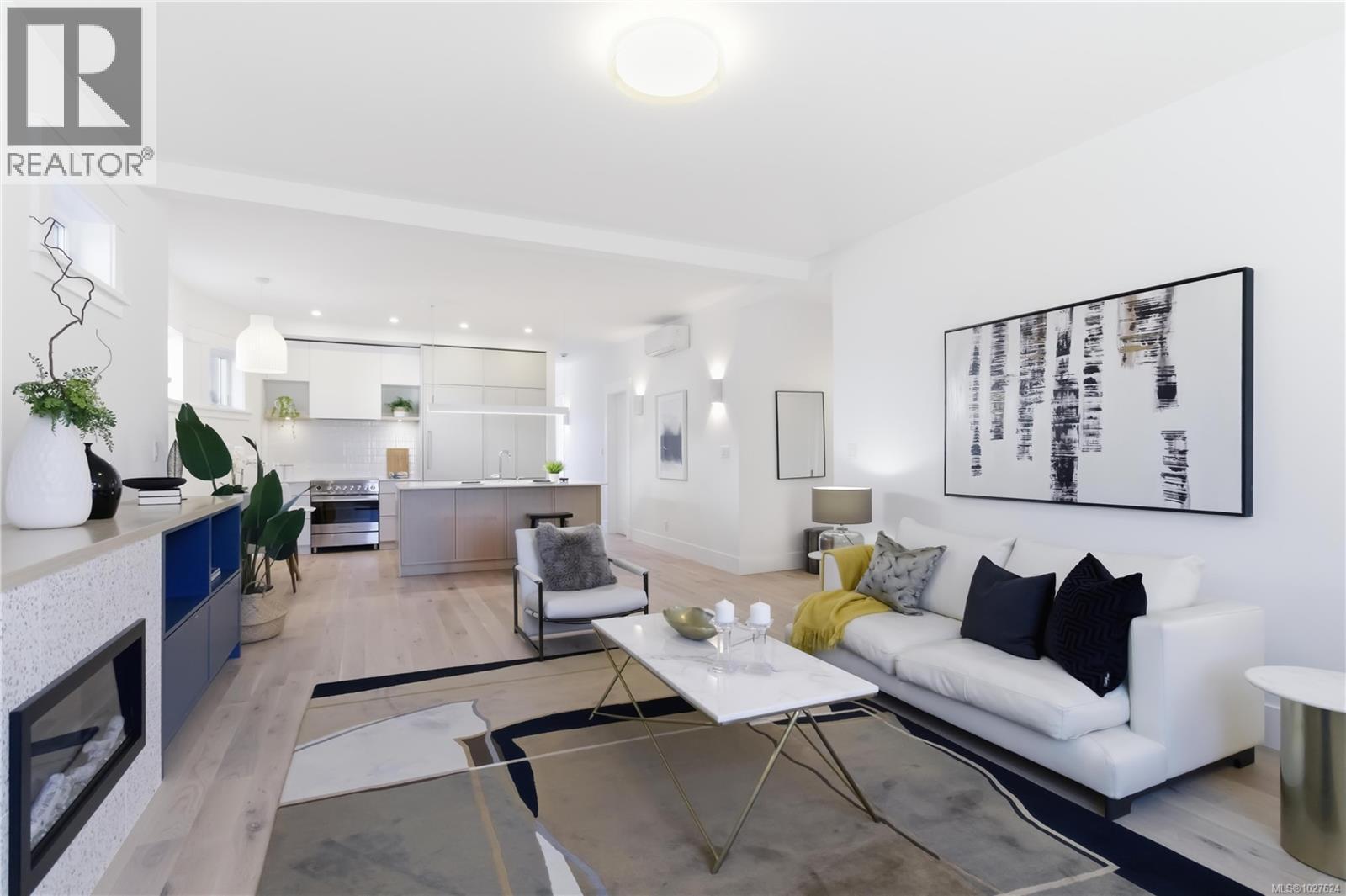 3 1915 Fernwood Road, Victoria