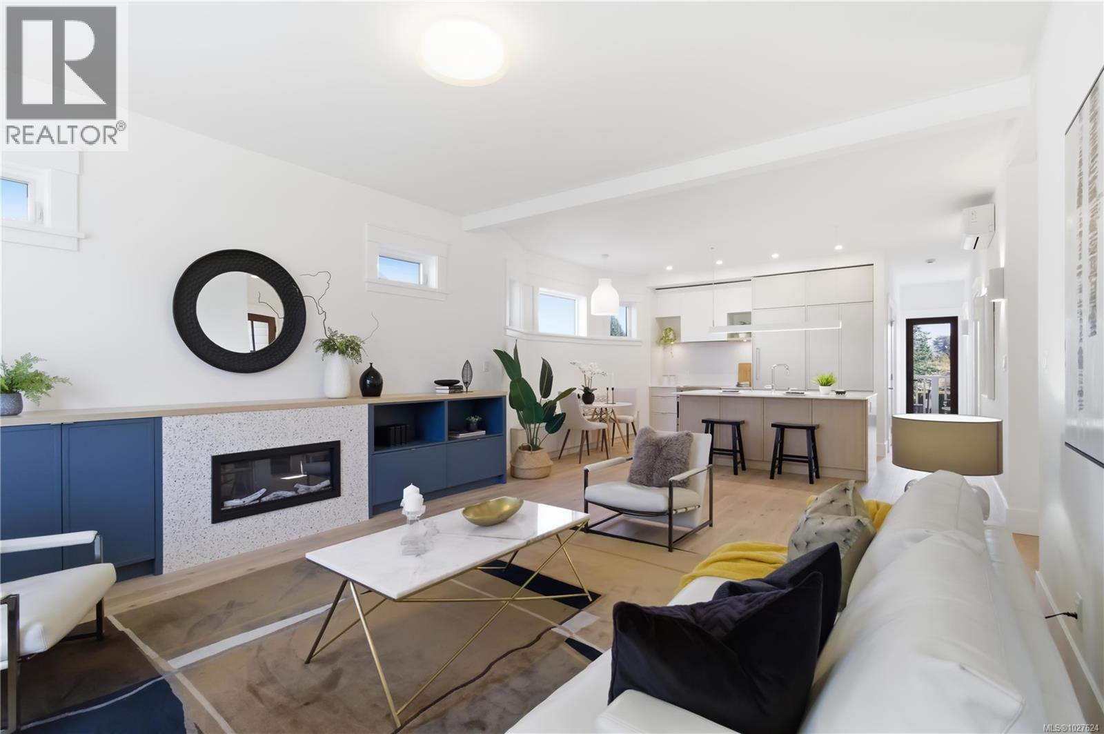 3 1915 Fernwood Road, Victoria