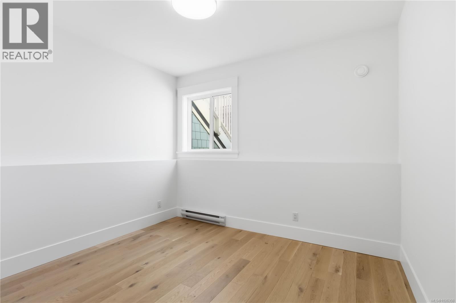 1 1915 Fernwood Road, Victoria