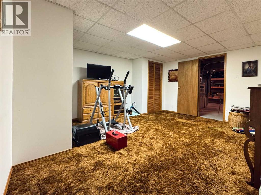 
          335 28 Street South
            <br/>
            <span>Lethbridge</span>
            , 
            <span>AB</span>
             <span>T1J3S7</span>
         - Photo 44