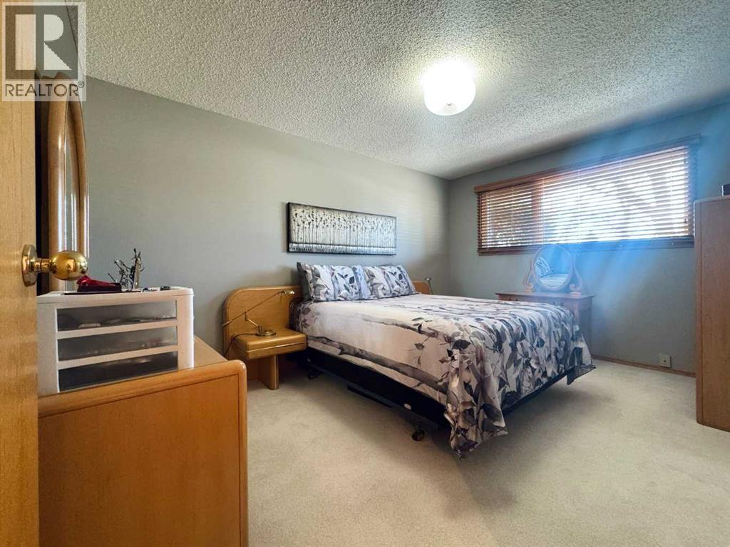 
          335 28 Street South
            <br/>
            <span>Lethbridge</span>
            , 
            <span>AB</span>
             <span>T1J3S7</span>
         - Photo 25