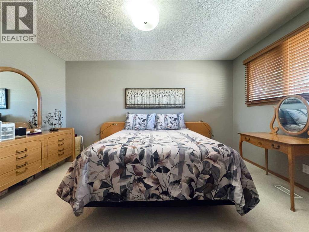 
          335 28 Street South
            <br/>
            <span>Lethbridge</span>
            , 
            <span>AB</span>
             <span>T1J3S7</span>
         - Photo 27