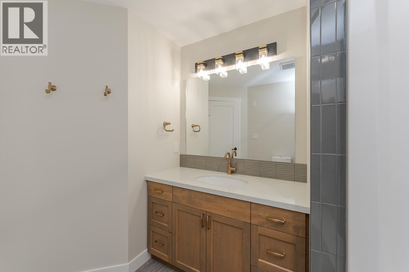 7233 HILLU ROAD - 24