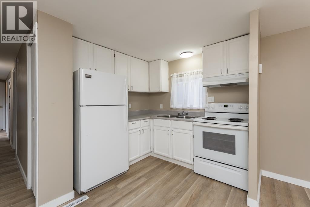 #11 3730 LANSDOWNE ROAD - 11